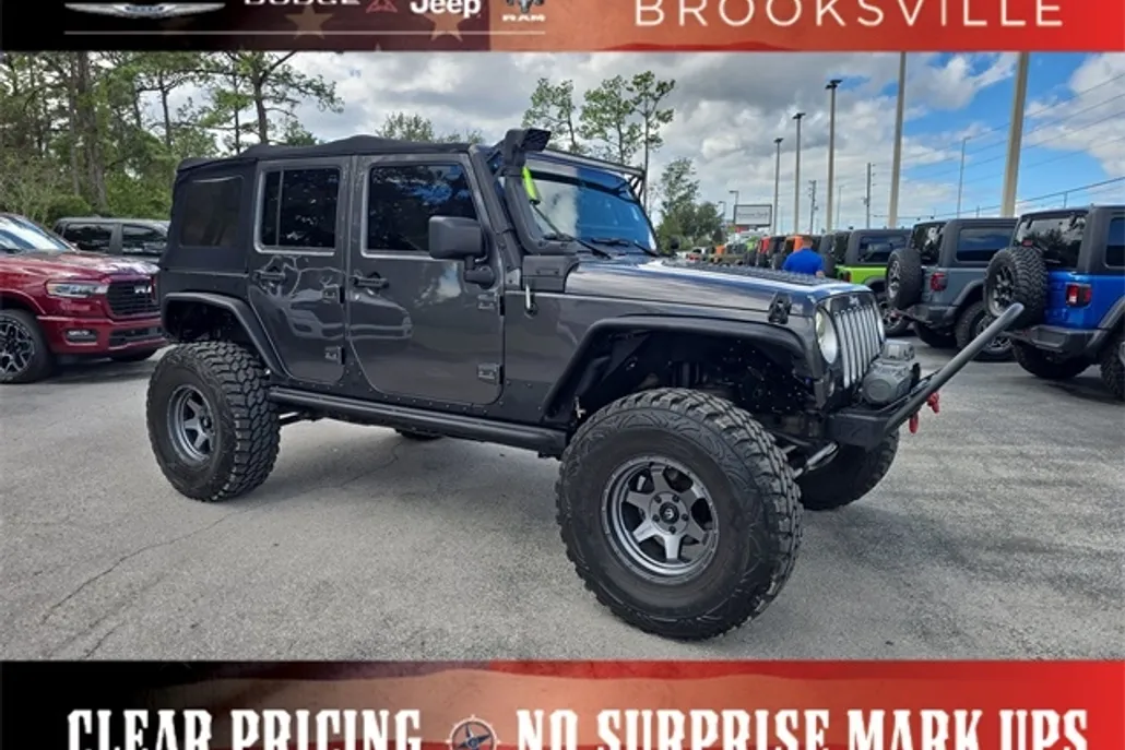 2017 Jeep Wrangler Unlimited Sahara photo 1