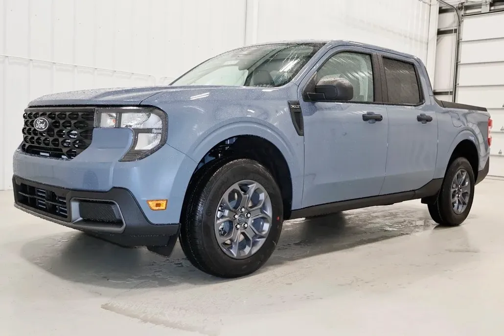 2025 Ford Maverick XLT photo 1