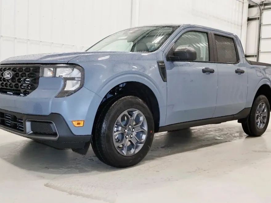 2025 Ford Maverick XLT photo 1
