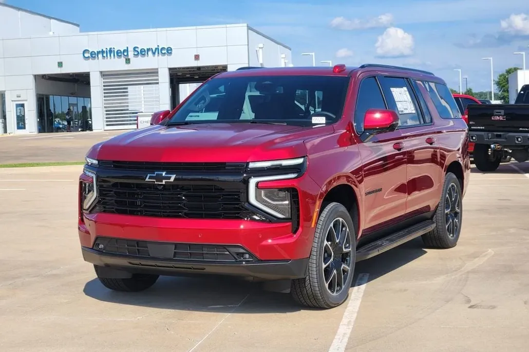 2025 Chevrolet Suburban RST photo 1