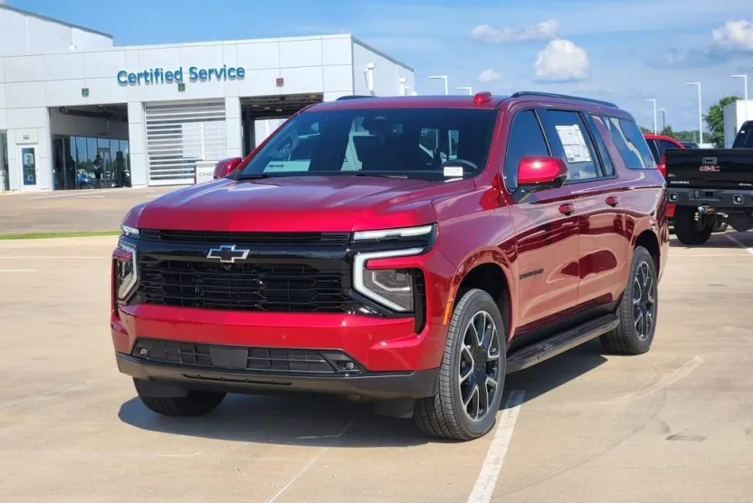 2025 Chevrolet Suburban RST photo 1