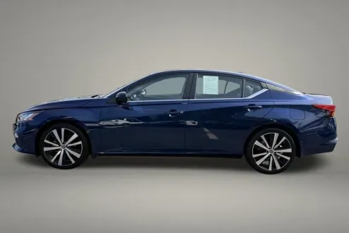 2022 Nissan Altima 2.5 SR photo 2