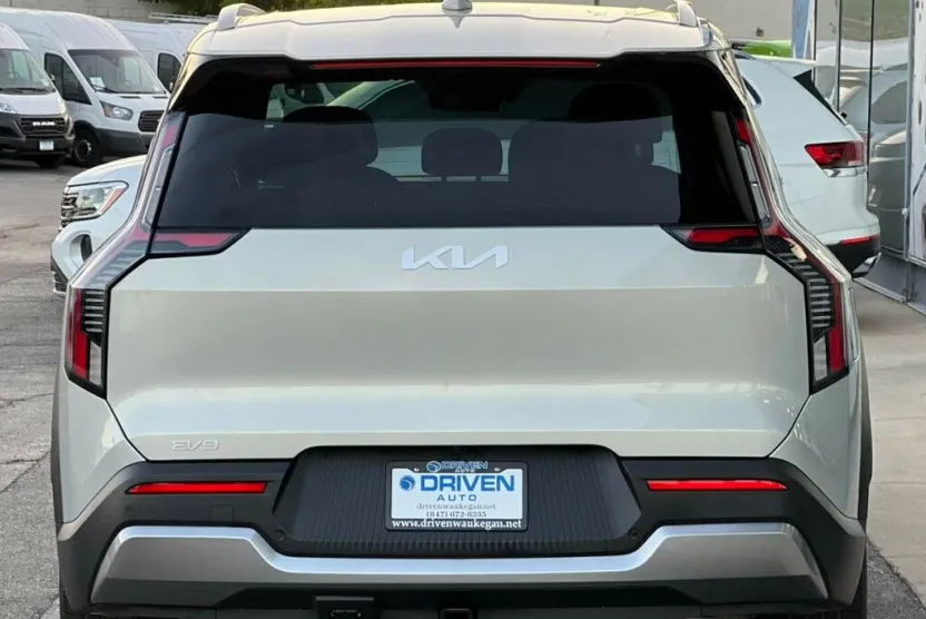 2024 Kia EV9 Wind AWD photo 1