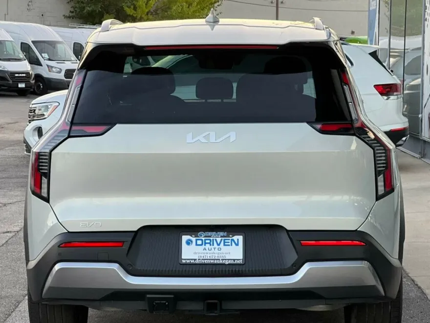 2024 Kia EV9 Wind AWD photo 1