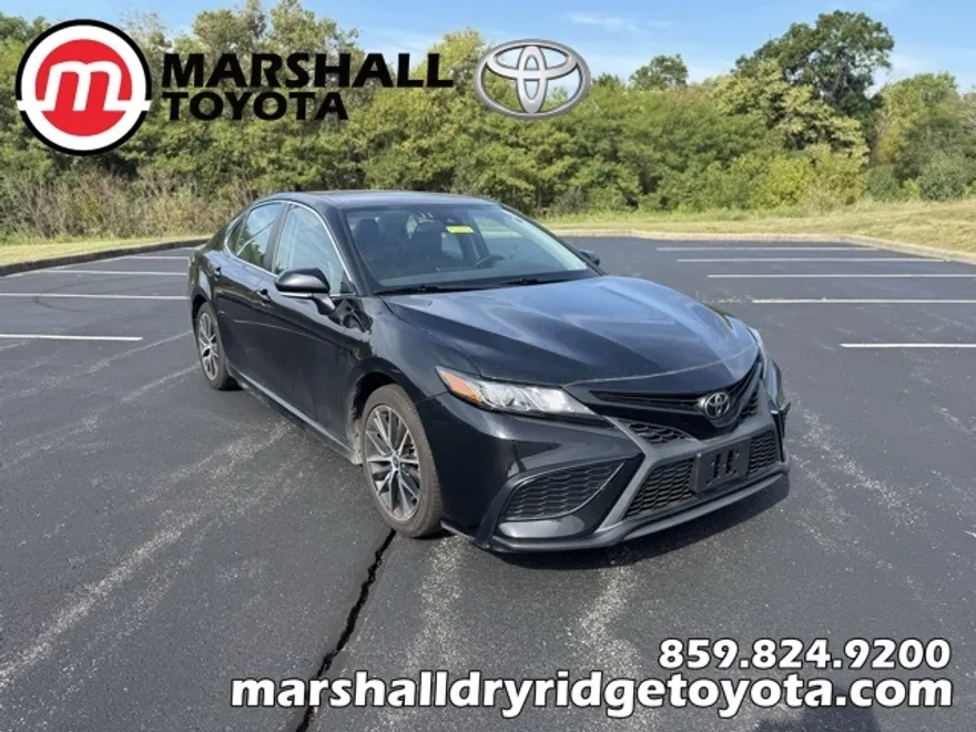 2022 Toyota Camry SE photo 1