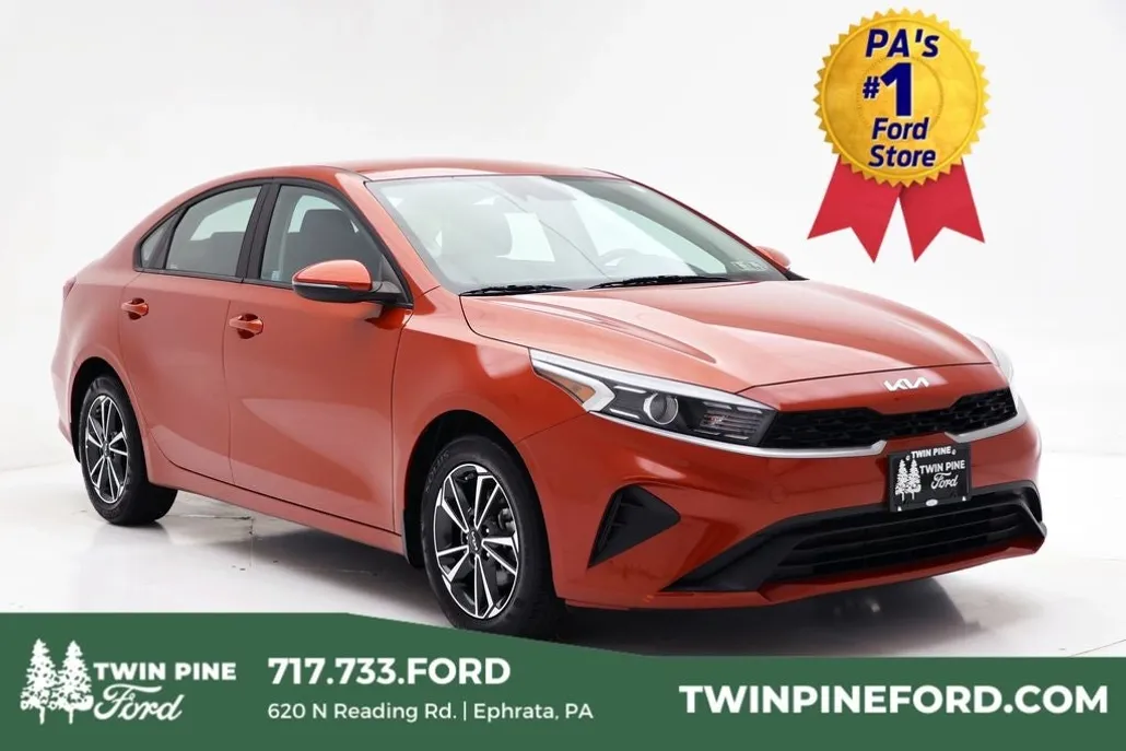 2023 Kia Forte LXS photo 1