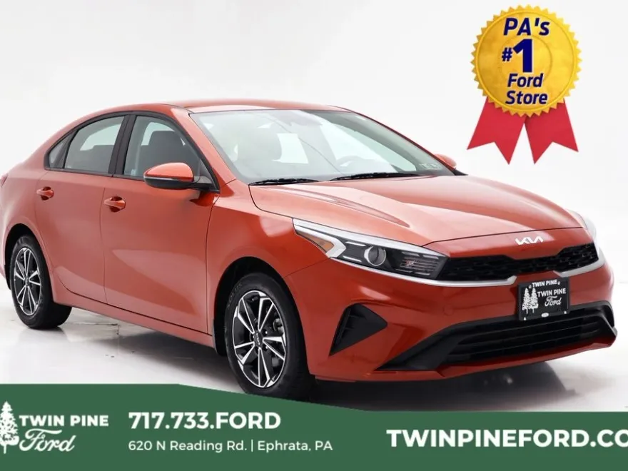 2023 Kia Forte LXS photo 1