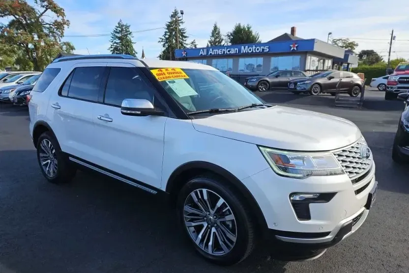 2019 Ford Explorer Platinum Sport photo 1