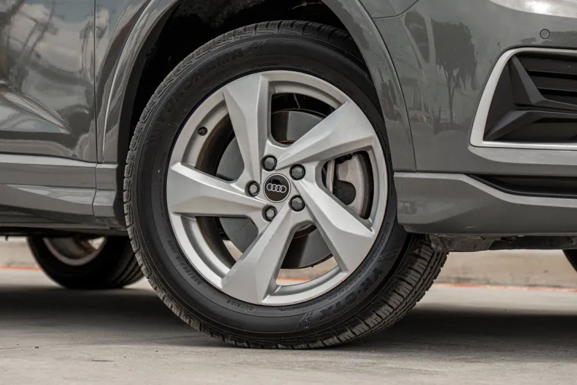 2021 Audi Q3 Premium photo 1