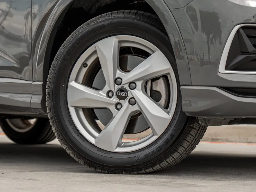 2021 Audi Q3 Premium photo 1