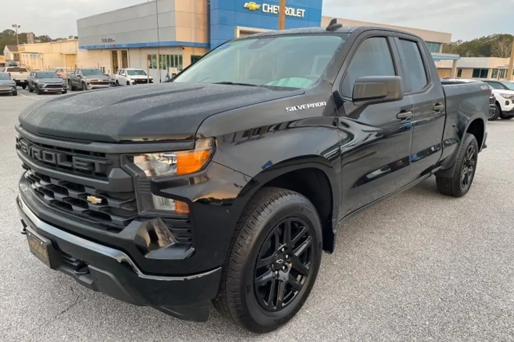 2024 Chevrolet Silverado 1500 Custom photo 1
