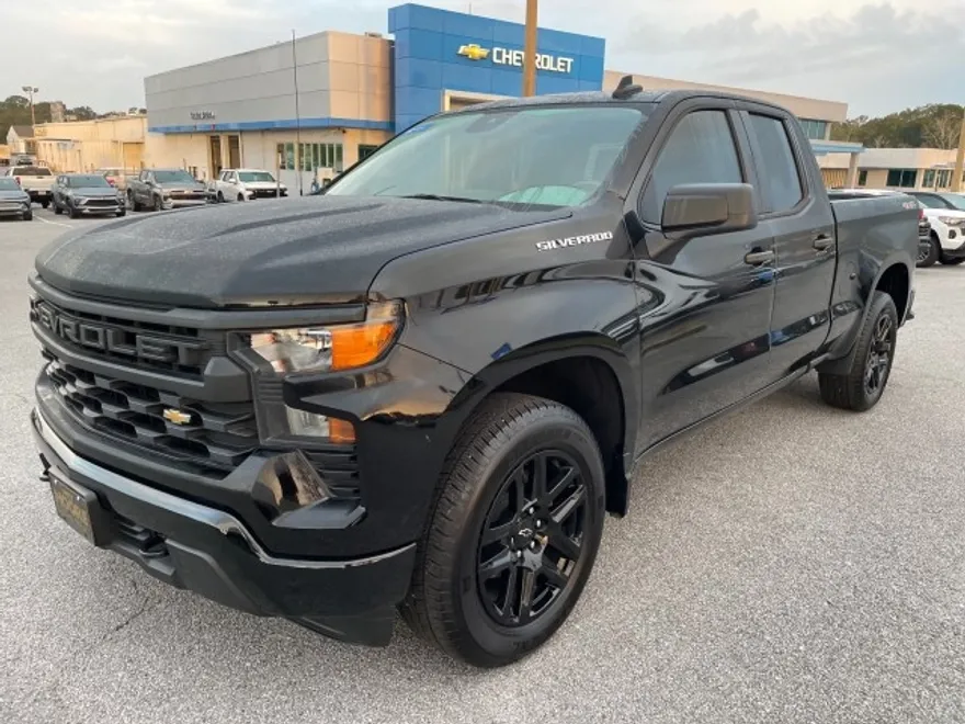 2024 Chevrolet Silverado 1500 Custom photo 1