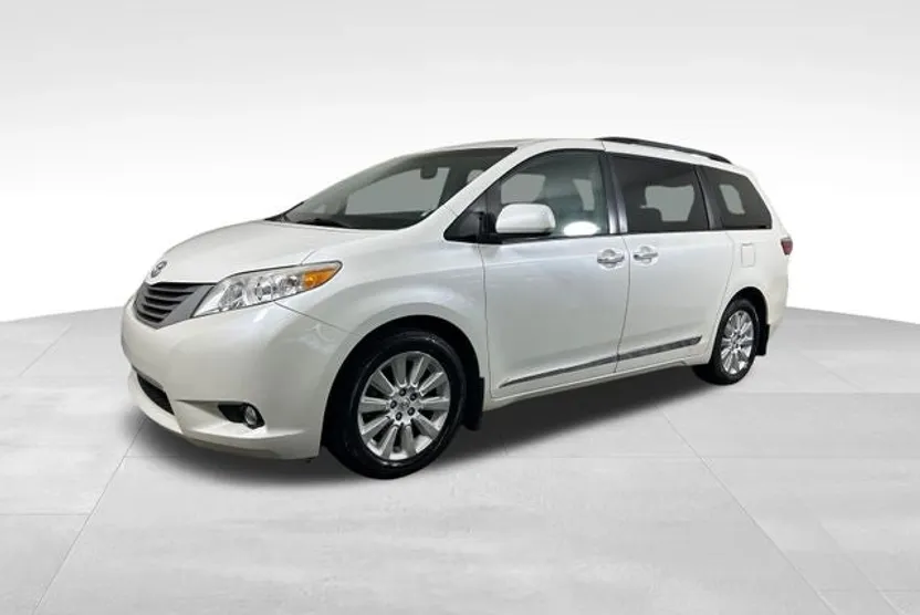2015 Toyota Sienna Limited photo 1