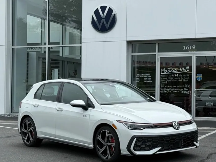 2025 Volkswagen Golf GTI SE photo 1