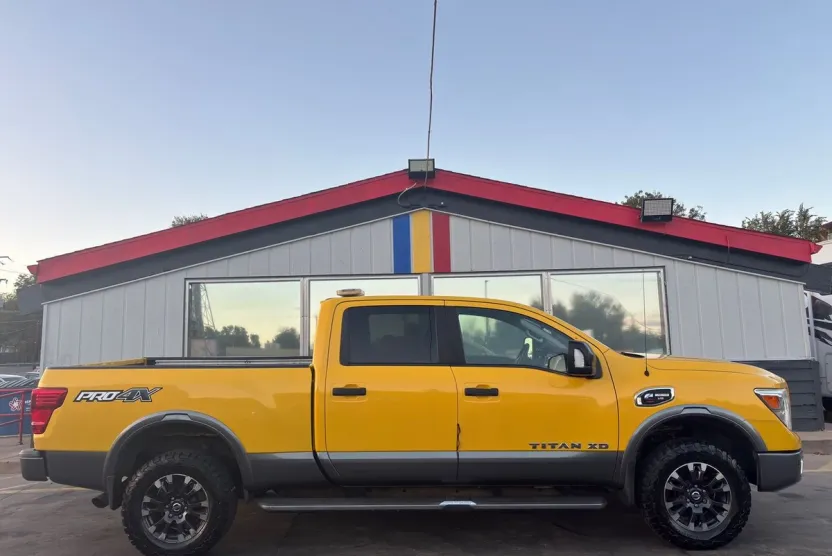 2016 Nissan Titan PRO-4X photo 1