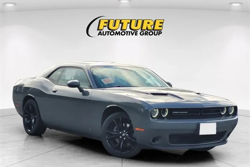 2018 Dodge Challenger SXT photo 1