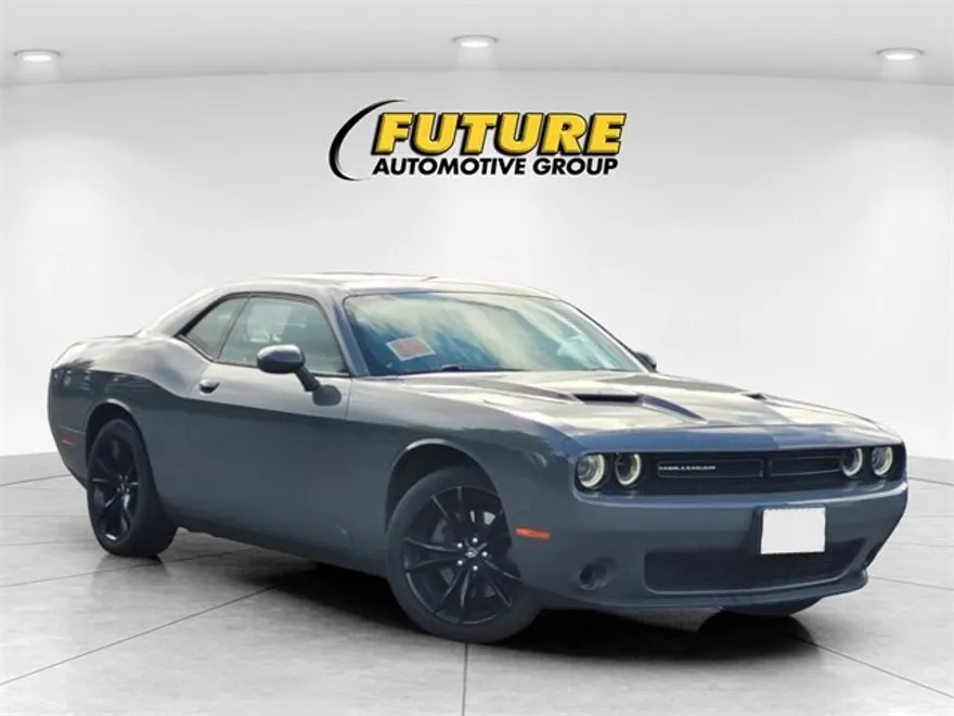 2018 Dodge Challenger SXT photo 1
