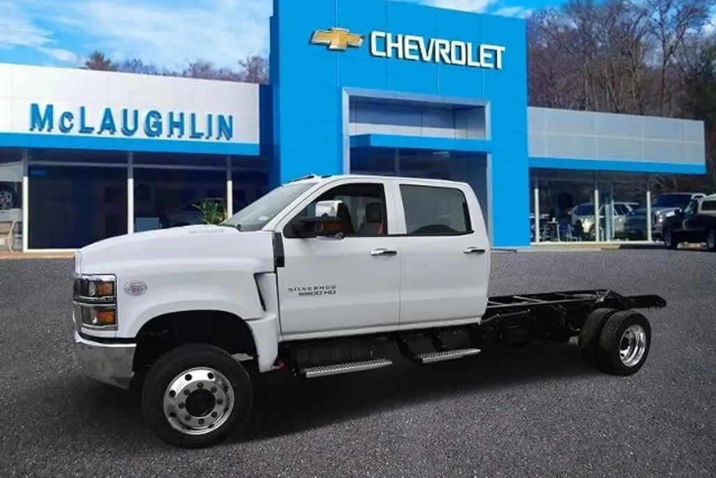 2024 Chevrolet Silverado 6500HD Base photo 1