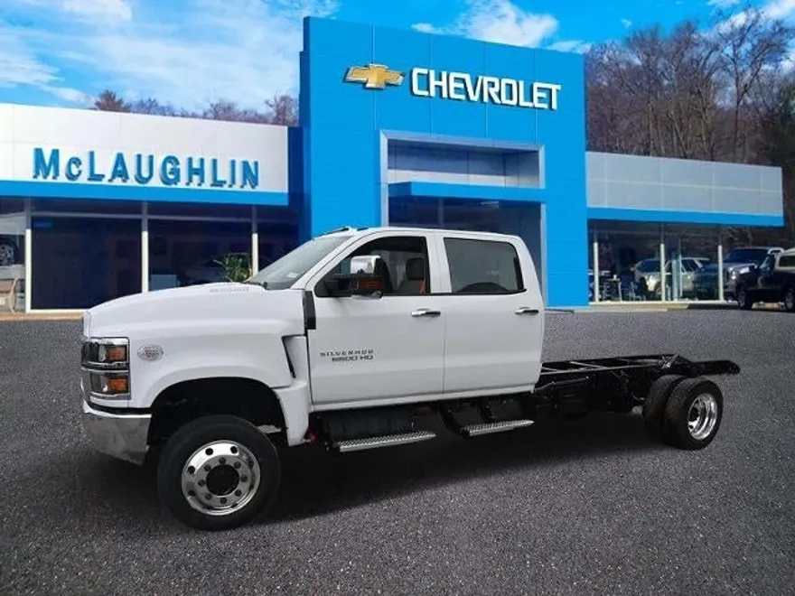 2024 Chevrolet Silverado 6500HD Base photo 1