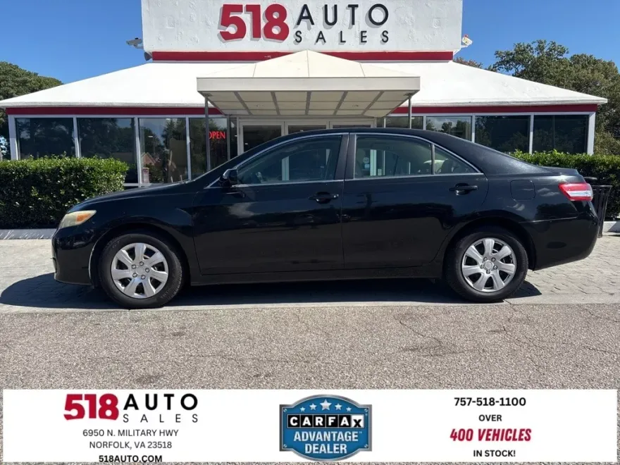2011 Toyota Camry LE photo 1