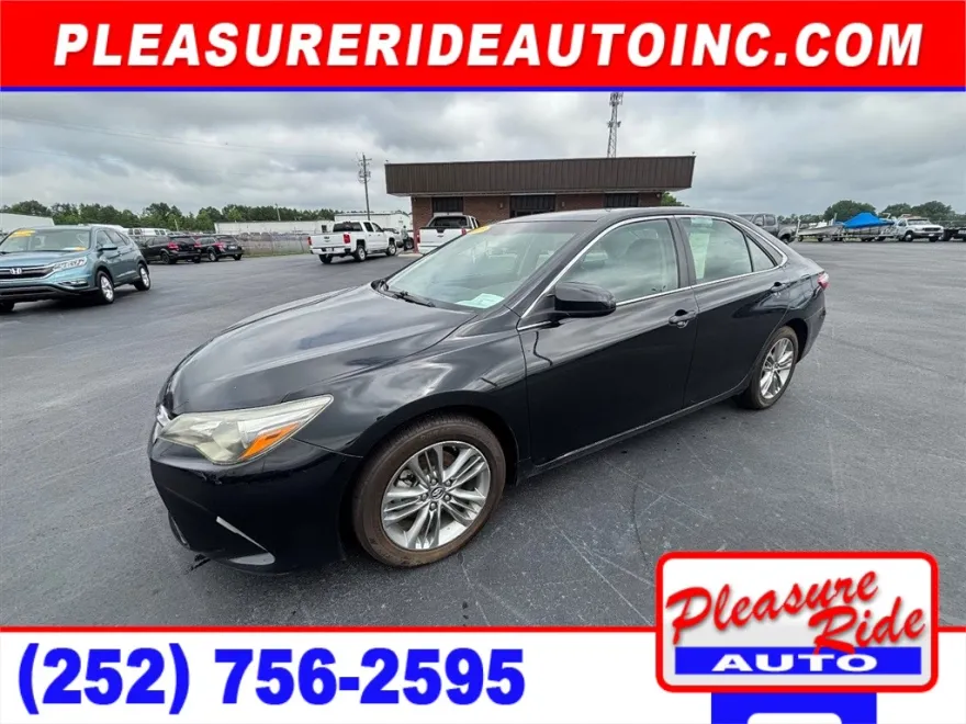 2015 Toyota Camry SE photo 1