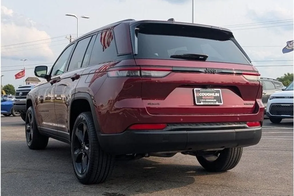 2024 Jeep Grand Cherokee Limited photo 1