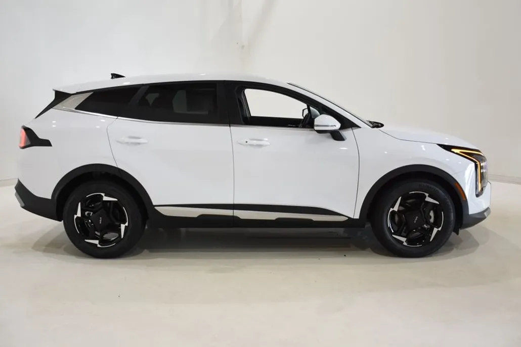 2026 Kia Sportage EX photo 1