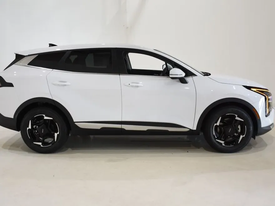 2026 Kia Sportage EX photo 1