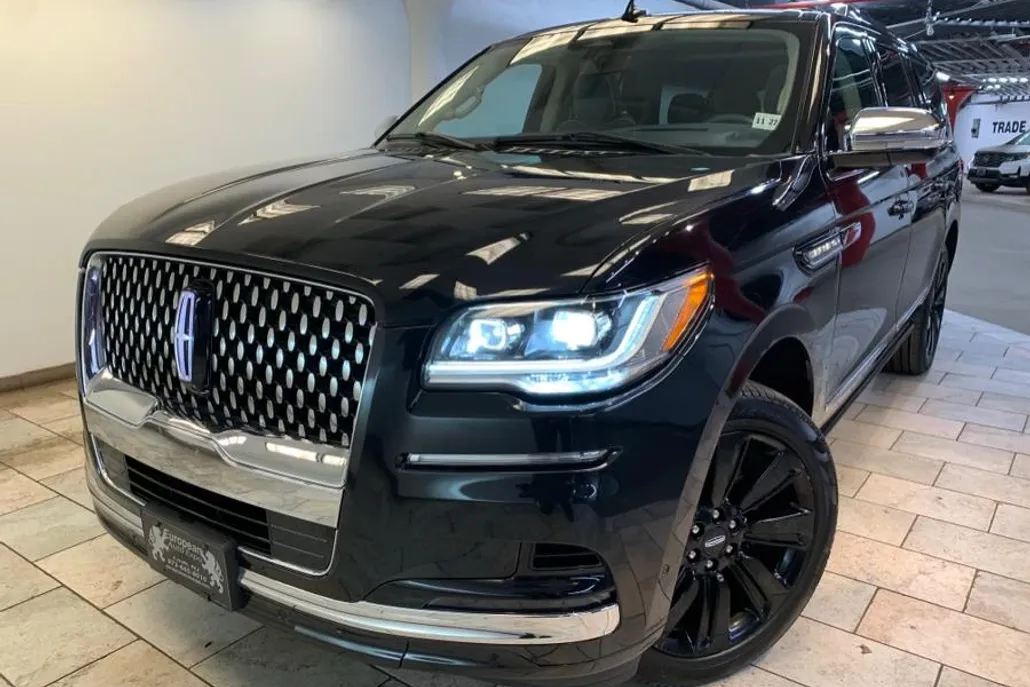 2022 Lincoln Navigator Black Label photo 1