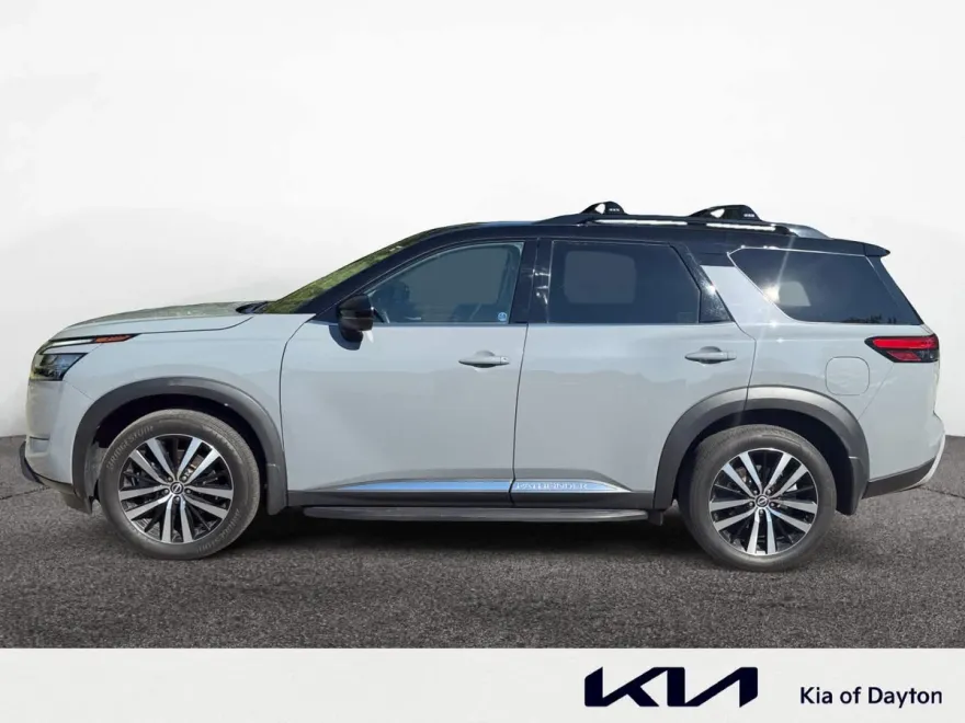 2023 Nissan Pathfinder Platinum photo 1
