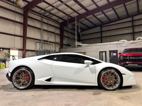 2016 Lamborghini Huracan Coupe photo 4