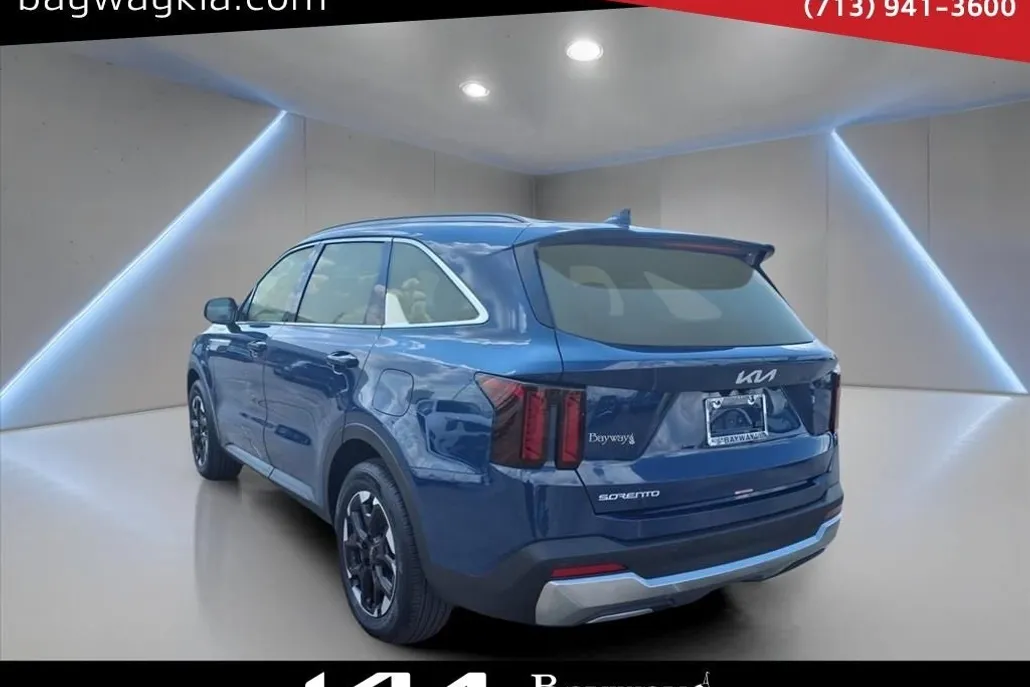 2025 Kia Sorento S photo 1