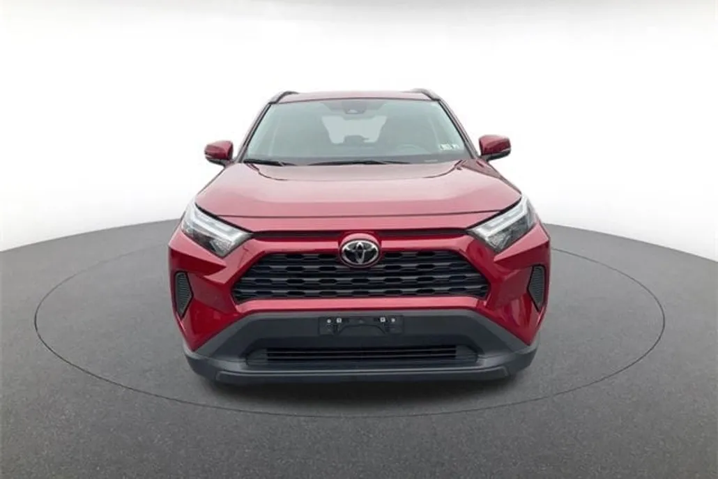 2023 Toyota RAV4 XLE photo 1