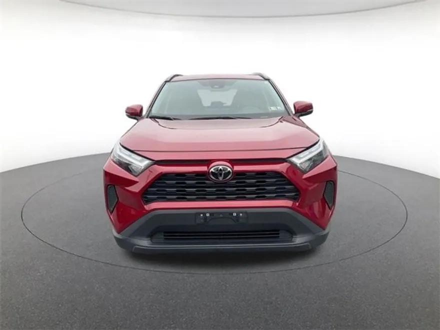 2023 Toyota RAV4 XLE photo 1