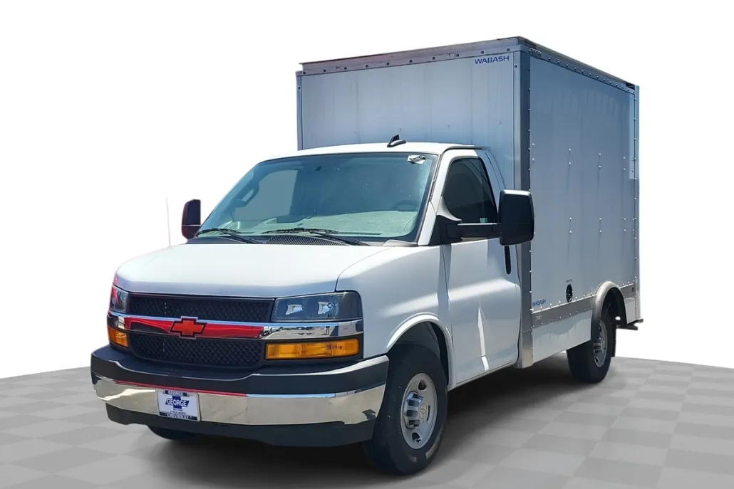 2024 Chevrolet Express Cutaway 3500 photo 1