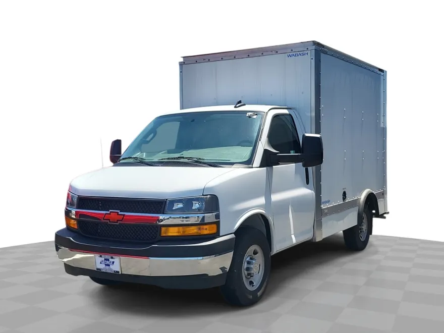 2024 Chevrolet Express Cutaway 3500 photo 1