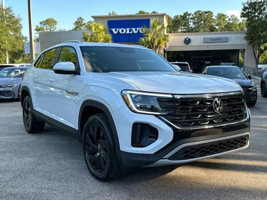 2026 Volkswagen Atlas Cross Sport SE Technology photo 1