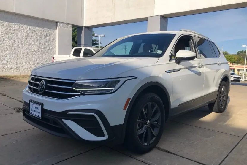 2022 Volkswagen Tiguan SE photo 1
