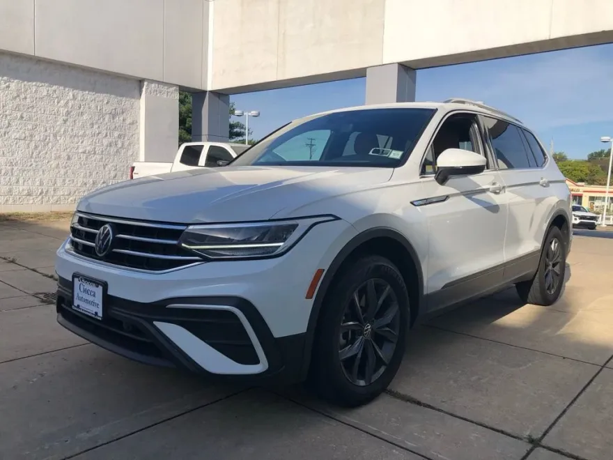 2022 Volkswagen Tiguan SE photo 1