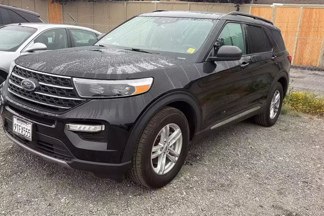 2023 Ford Explorer XLT photo 1
