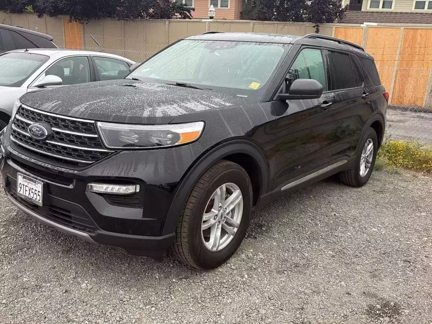 2023 Ford Explorer XLT photo 1