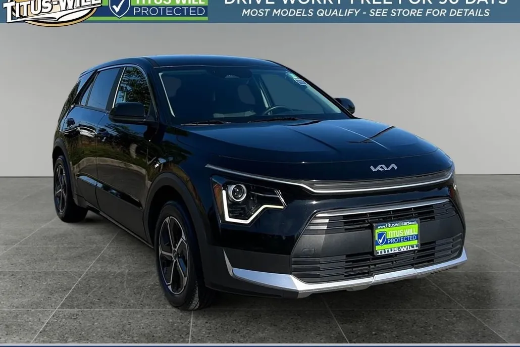 2023 Kia Niro LX photo 1