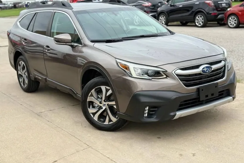 2022 Subaru Outback Limited photo 1