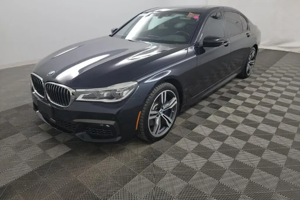 2018 Bmw 750i Sedan photo 1