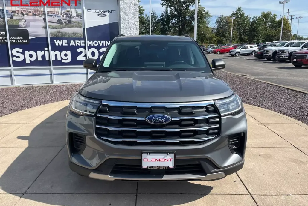 2025 Ford Explorer photo 1