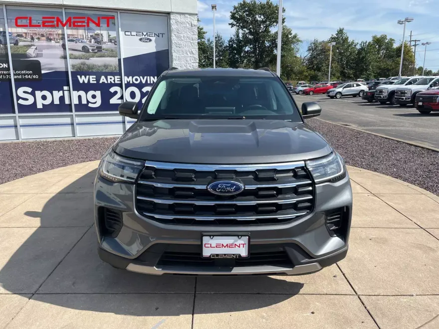 2025 Ford Explorer photo 1