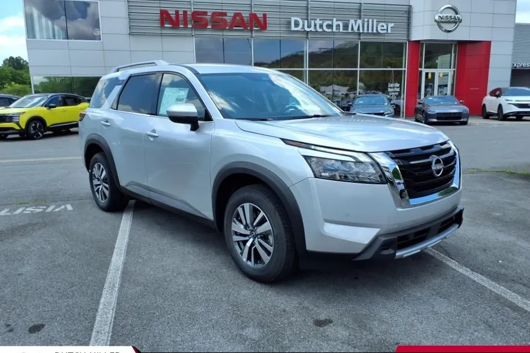 2025 Nissan Pathfinder SL photo 1