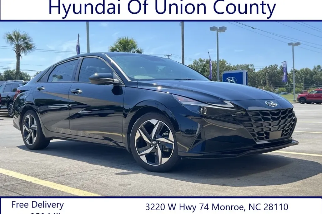 2023 Hyundai Elantra SEL photo 1