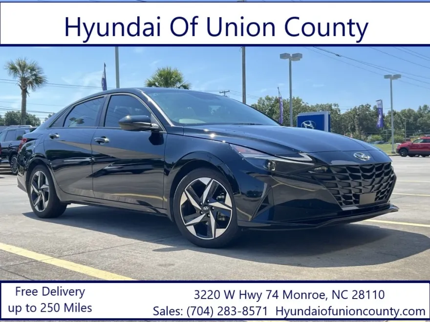 2023 Hyundai Elantra SEL photo 1