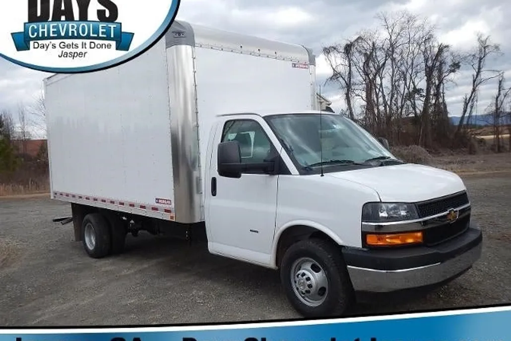 2024 Chevrolet Express Cutaway 3500 photo 1